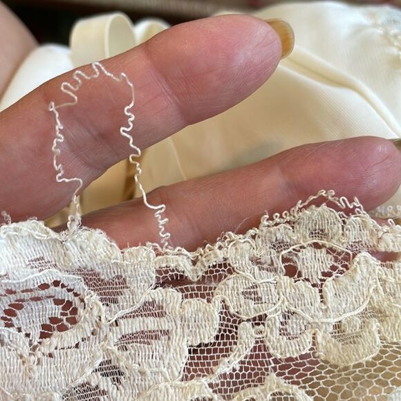 Vtg 50s cream colored nylon full slip - Picture 7 of 8